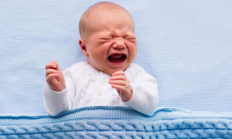 مغص الرضيع: حركات تدل على شعوره بالألم